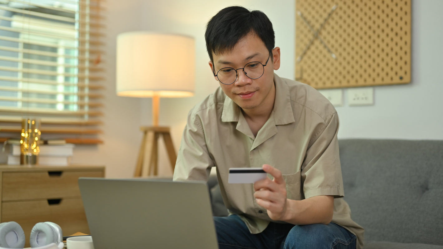 Retail seller listing solar products online.